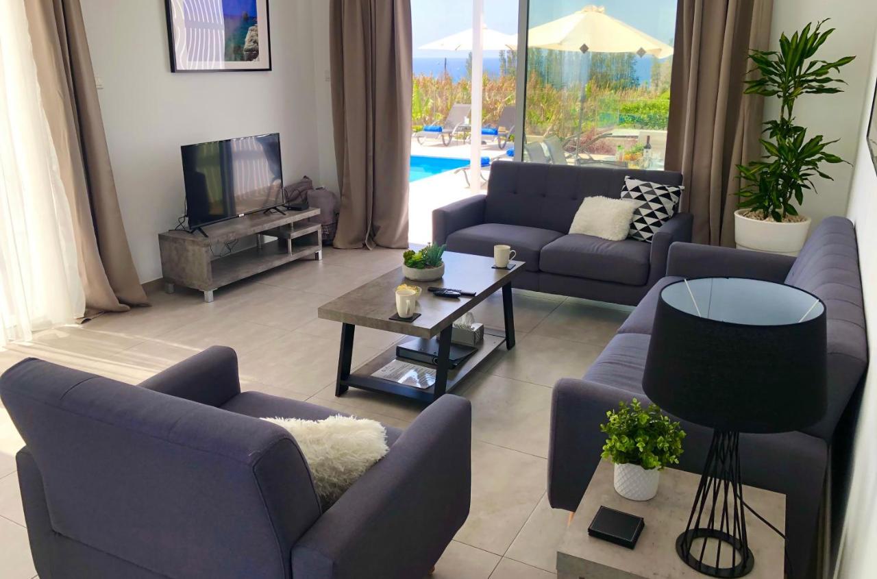 Sophia's Seaview Luxury Вілла Пафос